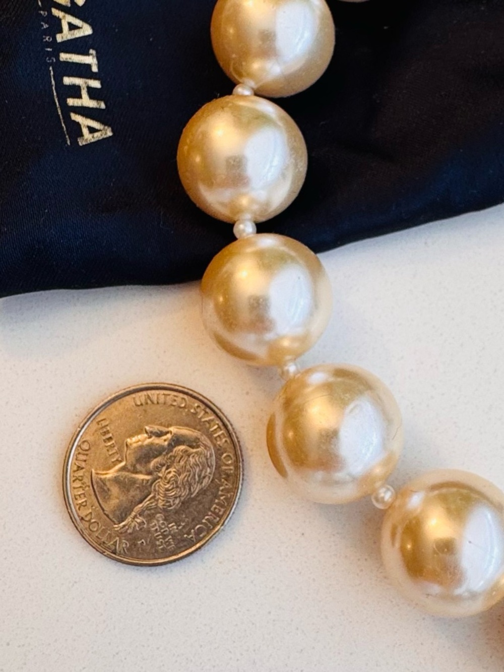 Vintage AGATHA PARIS Jumbo Pearl Choker Necklace with Original Branded Bag - Picture 3 of 5